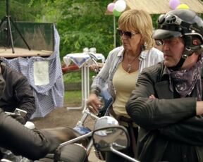 Ulrike Kriener nude - Nägel mit Köppen (2012)