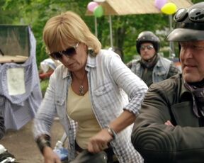 Ulrike Kriener nude - Nägel mit Köppen (2012)