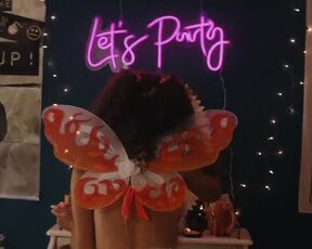 Madison Pettis sexy, Luna Blaise hot - Deltopia (2023)