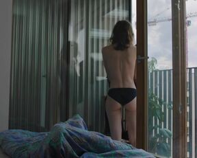 Clémence Josseau topless - A cause du soleil (2020) Bathtub Nude Scene