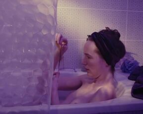 Clémence Josseau topless - A cause du soleil (2020) Bathtub Nude Scene