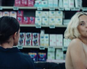 Élodie Bouchez, Alysson Paradis topless - Amore mio (2022) Hot Nude Scene