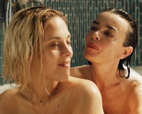 Élodie Bouchez, Alysson Paradis topless - Amore mio (2022) Hot Nude Scene