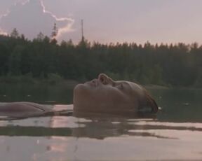 Lana Meniga nude - U šumi (2020)