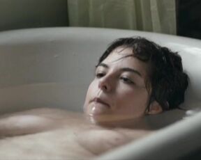 Danae Reynaud nude - Porcelana (2013)