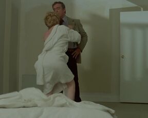 Carole Laure, Marie Dubois nude - La menace (1977) retro erotic