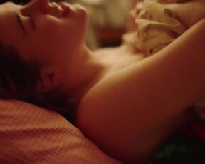 Amy Deasismont topless - Gösta s01e06 (2019)