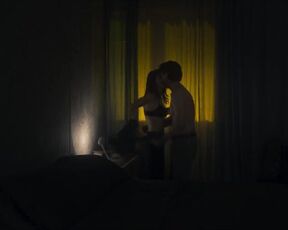 Paola Cortellesi sex - Petra s01e02 (2020) short scene