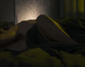 Paola Cortellesi sex - Petra s01e02 (2020) short scene