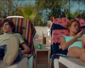 Juliet Lemonnier sexy - Le Loup et la Chatte (2023)