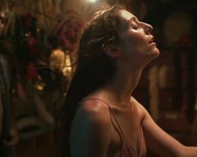 Élodie Grenier - Solstice d'un coeur brisé (2020) nude episode