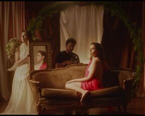 Dan Zapata - Cuarto oscuro (2020) topless scene