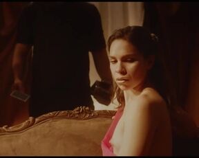 Dan Zapata - Cuarto oscuro (2020) topless scene