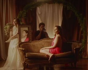 Dan Zapata - Cuarto oscuro (2020) topless scene