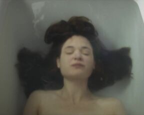 Isabelle Caillat sexy - Hors Saison s01e04 (2022) hot short episode