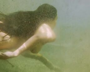 Itzel Sarmientos nude - Un lejano rumor de agua (2020) nudity scene