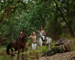 Juliane Elting, Flora Bulcao topless - O Ornitologo (2016)