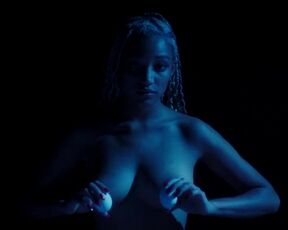 Amandla Stenberg nude, Bobbi Salvör Menuez sexy - My Animal (2023) LESBIAN erotic scenes