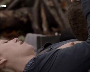 FRENCH EROTIC - Mathilde Ollivier nude - La Sainte Famille (2017)