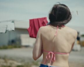 Laura Balzer sexy - Zwischen uns die Nacht (2023) hot scene