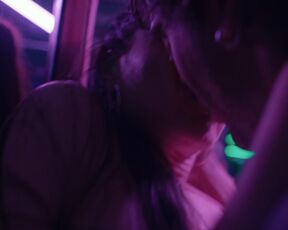 Laura Balzer sexy - Zwischen uns die Nacht (2023) hot scene