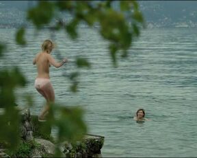 Emmanuelle Devos, Diane Rouxel - Moka (2016)