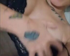 Jugando con mis grandes tetas