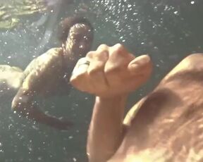 Bruna Martini, Larissa Sarmento naked - De repente  (2016) full frontal scene