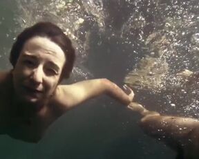 Bruna Martini, Larissa Sarmento naked - De repente  (2016) full frontal scene