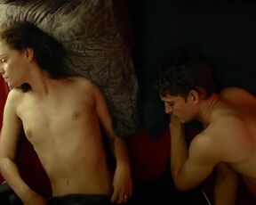 Ariane Labed nude - Avant l'effondrement (2023) nudity hot episodes