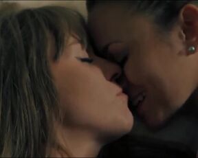 Aneta Kernová, Hana Drozdová nude - Když prší slzy (2022) lesbian lusty scene