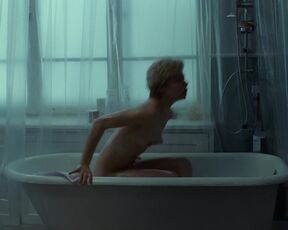 Marianna Zydek, Magdalena Kaczmarek naked - Czwartek (2022) nudity movie video