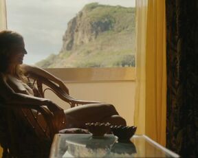 Émilie Caen naked - Hawaii (2023) full frontal scene