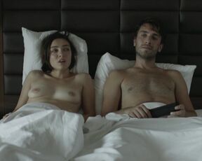Merve Dizdar topless - The Gulf (2017)