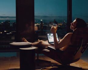 Laura Egger sexy - Laim und die Tote im Teppich (2020)