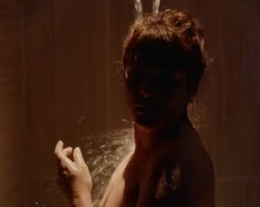 Julie Meunier - Crimes parfaits s02e02 (2018) Topless Video