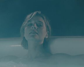 Svenja Jung topless - Der Pfau (2023) hot tub scene