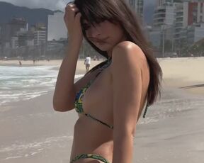 Emily Ratajkowski Nude Bikini Leaked