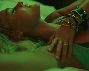 Helena Caldeira, Kelly Bailey - Turn of the Tide (Rabo de Peixe) s01e01-06 (2023) nude scene