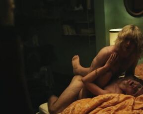 Jeanette Hain nude, Lara Feith, Anne Haug, Lena Urzendowsky nackte - Luden Könige Der Reeperbahn (2023) All Hot Naked & Sex Scenes