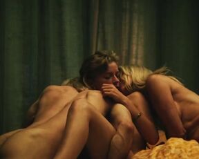Jeanette Hain nude, Lara Feith, Anne Haug, Lena Urzendowsky nackte - Luden Könige Der Reeperbahn (2023) All Hot Naked & Sex Scenes