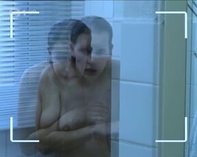 Anna Kulovana - Dobra ctvrt s01 (2005) nude scene