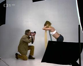 Anna Kulovana - Dobra ctvrt s01 (2005) nude scene