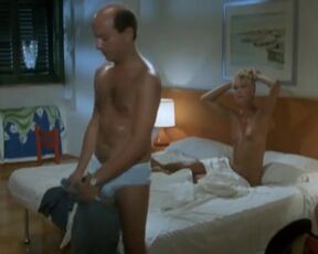 Isabel Russinova, Valeria Milillo nude - Il commissario Lo Gatto (1986) A movie about an exhibitionist beach