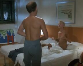 Isabel Russinova, Valeria Milillo nude - Il commissario Lo Gatto (1986) A movie about an exhibitionist beach