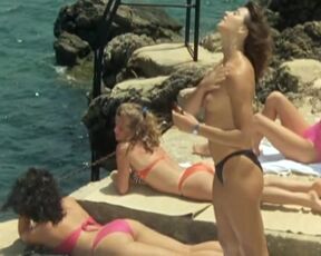 Isabel Russinova, Valeria Milillo nude - Il commissario Lo Gatto (1986) A movie about an exhibitionist beach