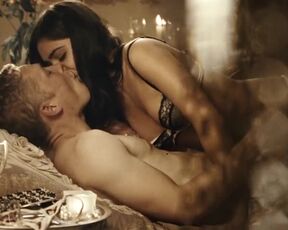 Edita Malovcic, Nora Tschirner, Pegah Ferydoni sexy - Zweiohrküken (2009) hot episodes