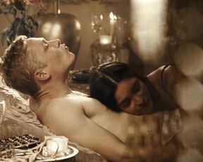 Edita Malovcic, Nora Tschirner, Pegah Ferydoni sexy - Zweiohrküken (2009) hot episodes