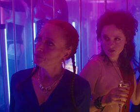 Maresi Riegner sexy - Das Mädchen aus dem Bergsee (2020)