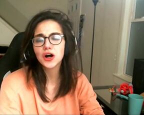 Girl Streamer Tricked into Breast Glide lol